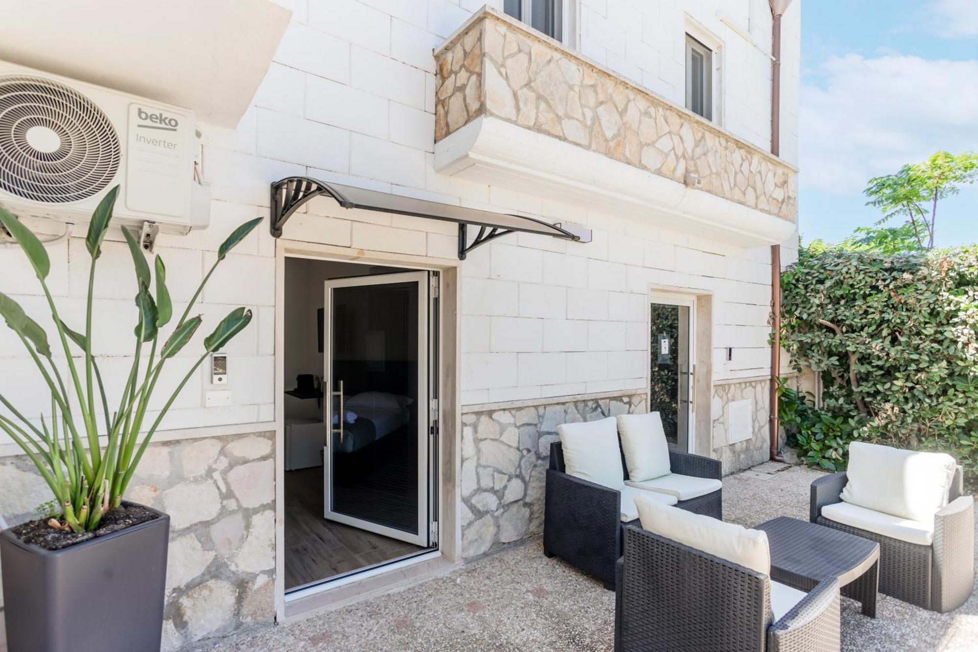 Pietramare Luxury Suites Bari Exterior foto